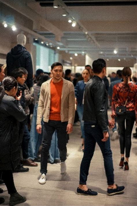 МАНГО брэнд Монгол дахь хамгийн том МОНО брэнд дэлгүүрийнхээ нээлтийг ...
