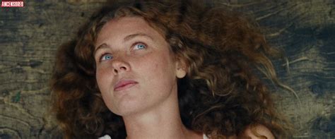 Naked Nathalie Williamsdotter In Ghabe