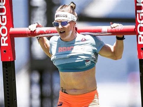 20 Hot Sexy Samantha Briggs Bikini Pics