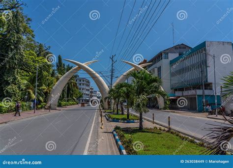 Moi Avenue With The Mombasa `tusks` Portal Symbolic `tusks` In City