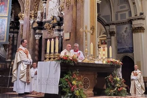 Misa Del Gallo En La Catedral Oficiada Por El Arzobispo