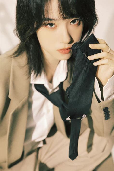 Pin on цзян юнь(♡´ `♡) | Pose reference photo, Short hair tomboy, Poses