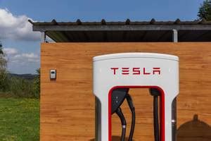 Tesla Aufladen mit der Supercharging Funktionalität in der App vor