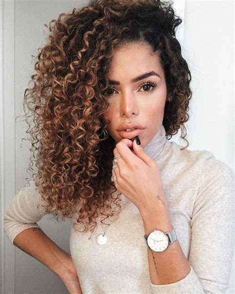 Cabelo Cacheado Luzes Confira Como Cuidar E Looks Arrasadores Para