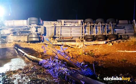 Heridas Tres Personas A Causa Del Vuelco De Un Cami N Que Transportaba