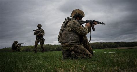 Guerre en Ukraine des combats en cours sur la rive occupée du Dniepr