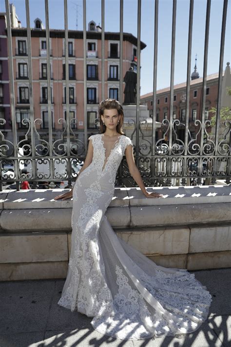 Berta Bridal Wedding Dress Save 75% - Stillwhite