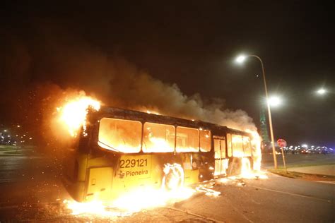 Apoiadores De Bolsonaro Incendeiam Carros E Tentam Invadir Sede Da Pf