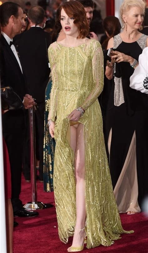 Emma Stone Lifts Up Her Dress And Exposes Her Panties At The Oscars