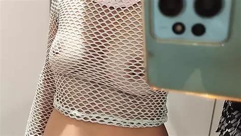 Gros tétons poilus latina Une brune sexy essaye le collants la chatte poilue gros cul gros