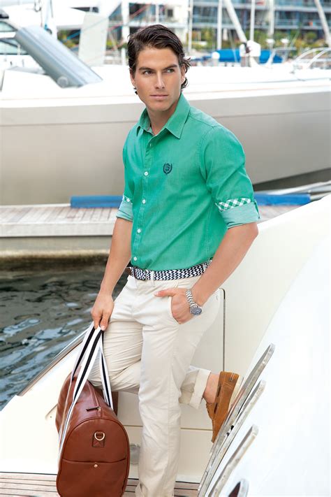 Megamart brand on Behance