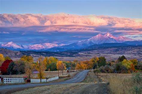 Longs Peak Sunrise On A Fall Morning Stock Photo - Download Image Now - iStock