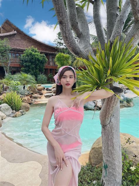 Lã Thanh Huyền Cao Thái Hà nóng bỏng với bikini