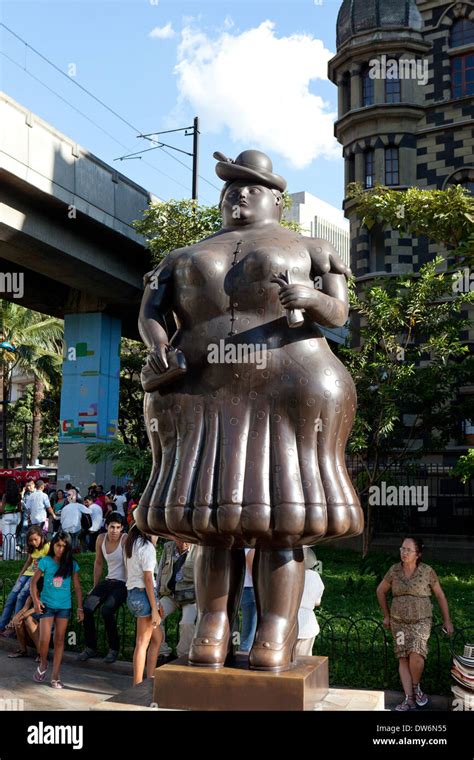 Colombia Medell N Escultura De Bronce De La Mujer De Fernando Botero En