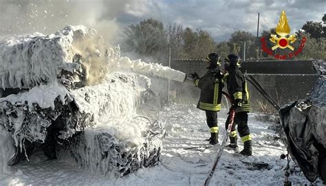 Questo Pomeriggio Si Sviluppato Un Incendio In Un Deposito Di