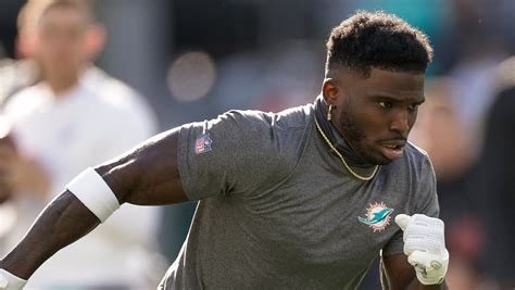 Tyreek Hill Prop Bets And Odds Dolphins Vs Titans Week 14 Betmgm