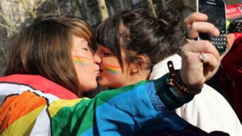 British MPs Back Same Sex Marriage Legislation