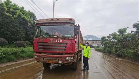 严查严处货车超载交通违法，公安交警部门这么做 统一行动 澎湃号·政务 澎湃新闻 The Paper