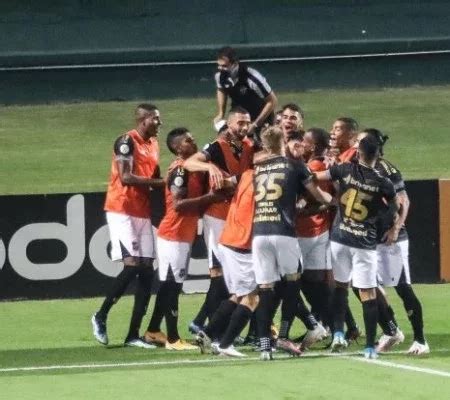 Ceará vence o Coritiba por 2 a 0 e garante vaga na Sul Americana