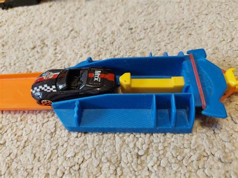 Hot wheels staze s autićima seta