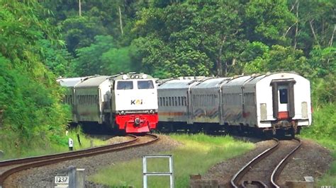 15 MOMEN KERETA API NGEBUT SALING BERPAPASAN DI JALUR GANDA EDISI AWAL