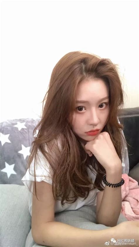 Lỡ tay tắt nhầm filter làm đẹp lúc livestream hot girl Trung Quốc mất hơn trăm ngàn lượt follow