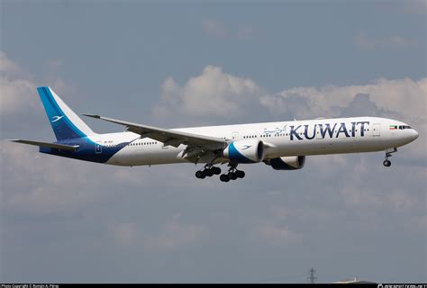 K Aoc Kuwait Airways Boeing Er Photo By Rom N A P Rez Id