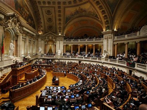 Assembleia Da República Aprova Voto De Protesto Contra Bce Tvi24