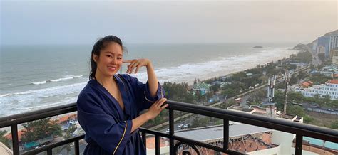 Ch N K N O L Ph Ng Hi M Hoi Di N Bikini Khoe B U V T M B M C Ng Nhan S C R Ng Ng I