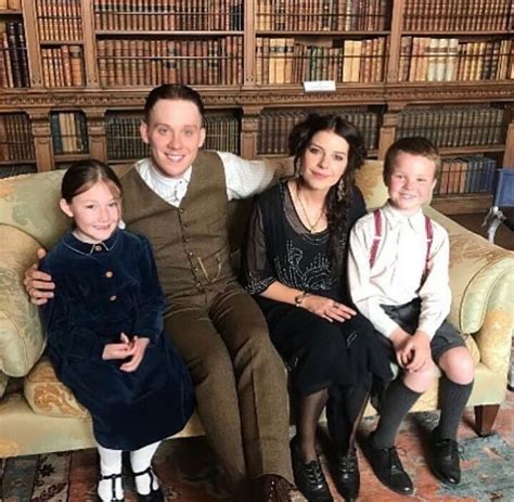 I really want to see Esme & John's children. : r/PeakyBlinders