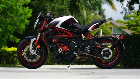 Stunning 2016 MV Agusta Dragster 800RR Lewis Hamilton Edition Flashes