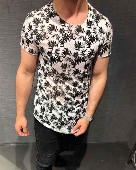 Купить Мужская футболка в черно-белый принт Турция, цена 669 ₴ — Prom ...