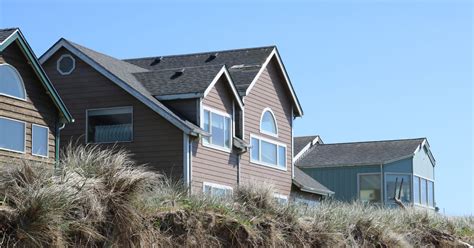 8 Best Siding Options for Your Beach House