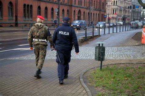 Wojsko na ulicach Bydgoszczy Jest aż tak niebezpiecznie ZDJĘCIA