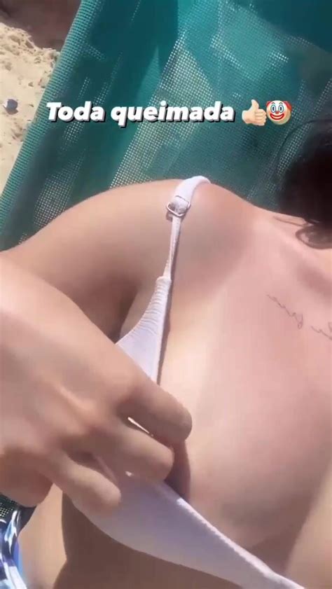 Bikini Barely Boobs Show ThisVid em inglês