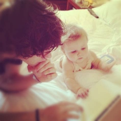 Which pic of Harry and baby Lux? Poll Results - Harry Styles - Fanpop