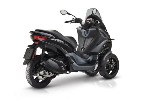 piaggio MP3 300 HPE ABS ASR EURO 5 chez L UNIVERS DU 2 ROUES à PARIS 03