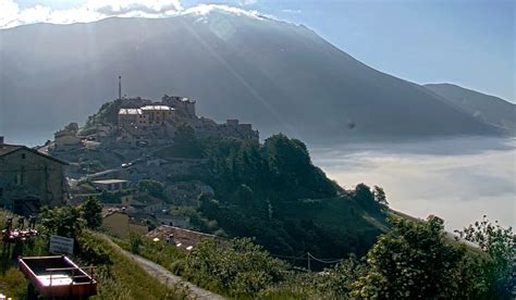 Castelluccio Riattivata La Webcam Sul Borgo Umbriaon