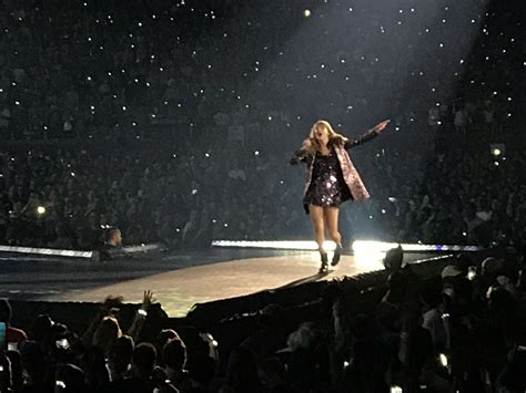 Pin by 🤍🫧☕️☁️ 🕊️💌🎧💭 on the reputation stadium tour🐍 in 2024 | Stadium tour, Tours, Celebrities