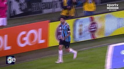 Villasanti vira referência no meio campo do Grêmio e iguala melhor