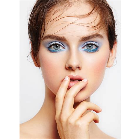 Try something out of the ordinary with our cover look – Ocean Eyes