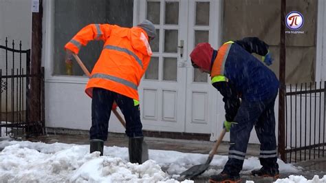 Ekipe Zimske Slu Be Kjp Na Dom Zadu Eni Za Is Enje Staza Trotoara