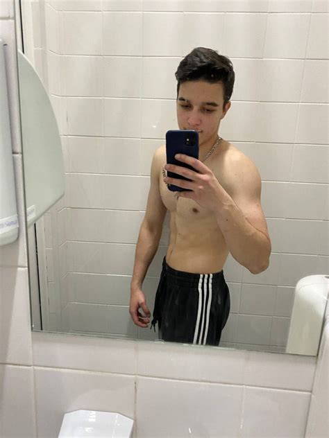 Logan98elite On Twitter RT DaveGumbert Mm Hot And Sexy I M Online Cute Camboy Sexy