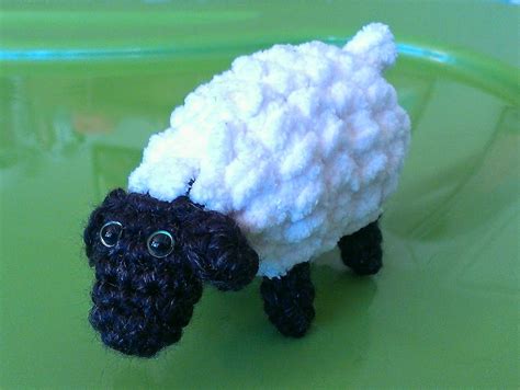 Crochet Creations by Sara: Feeling Sheepy [Pattern]