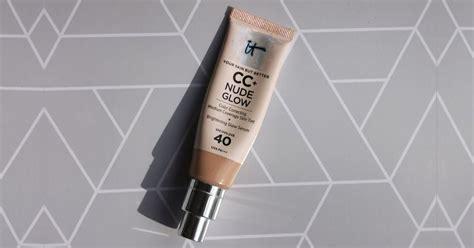 IT Cosmetics CC Nude Glow Lightweight Foundation Review