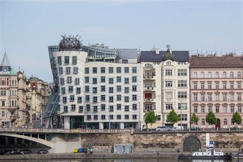 Hermosa Vista De La Casa Danzante En Praga Rep Blica Checa Foto Premium