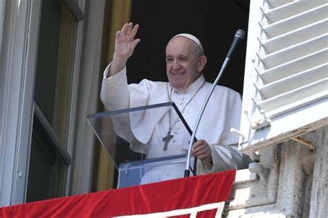 Francisco Recuerda Tres Gestos Del Peregrinaje A Santiago La Entrada