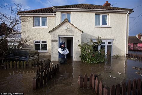 Flooding Now Thousands More Face Evacuation As 14 Severe Weather