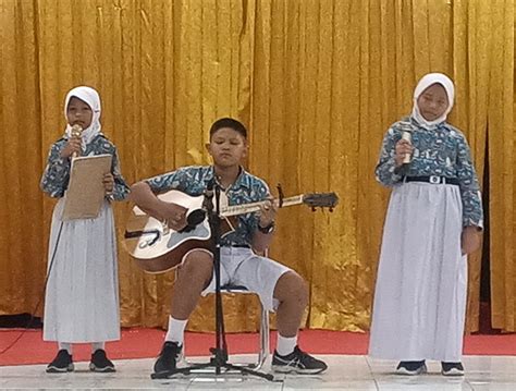 Murid Sd Hang Tuah Makassar Tampilkan Musikalisasi Puisi Pada Hut