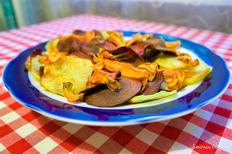Как приготовить вкусные чипсы из свеклы, картошки и моркови в духовке ...